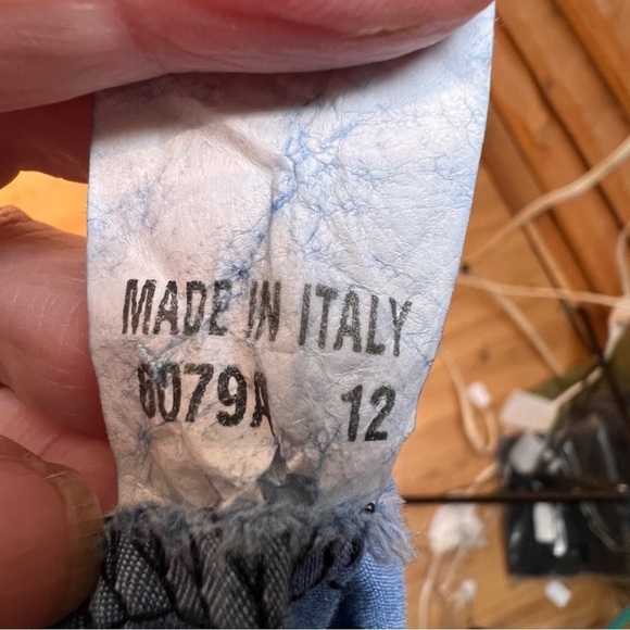 LA FILLE DU COUTURIER Light Chambray Blue Top w/ Cute Pockets & Fabric Roses - Picture 8 of 8